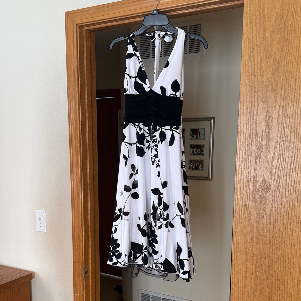 Speechless Black and White Leaf Print Backless Dress